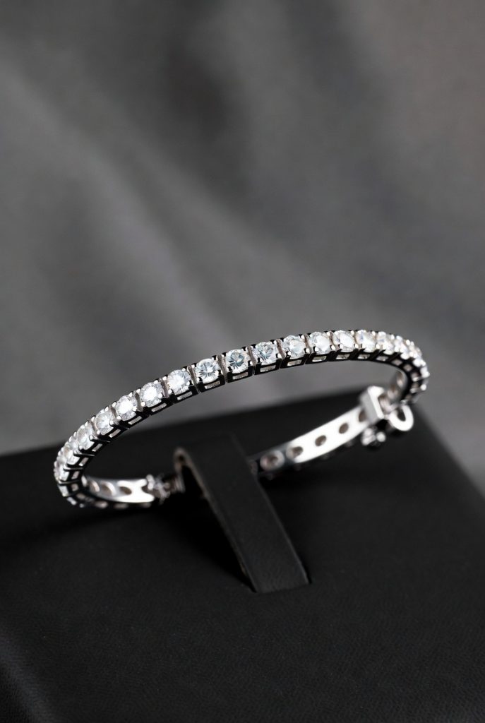Cartier Diamond Tennis Bracelet – Classic 18K White Gold