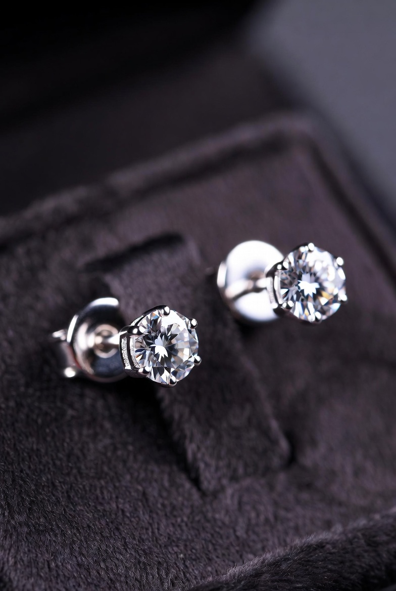 Cartier Diamond Stud Earrings – Classic Luxury