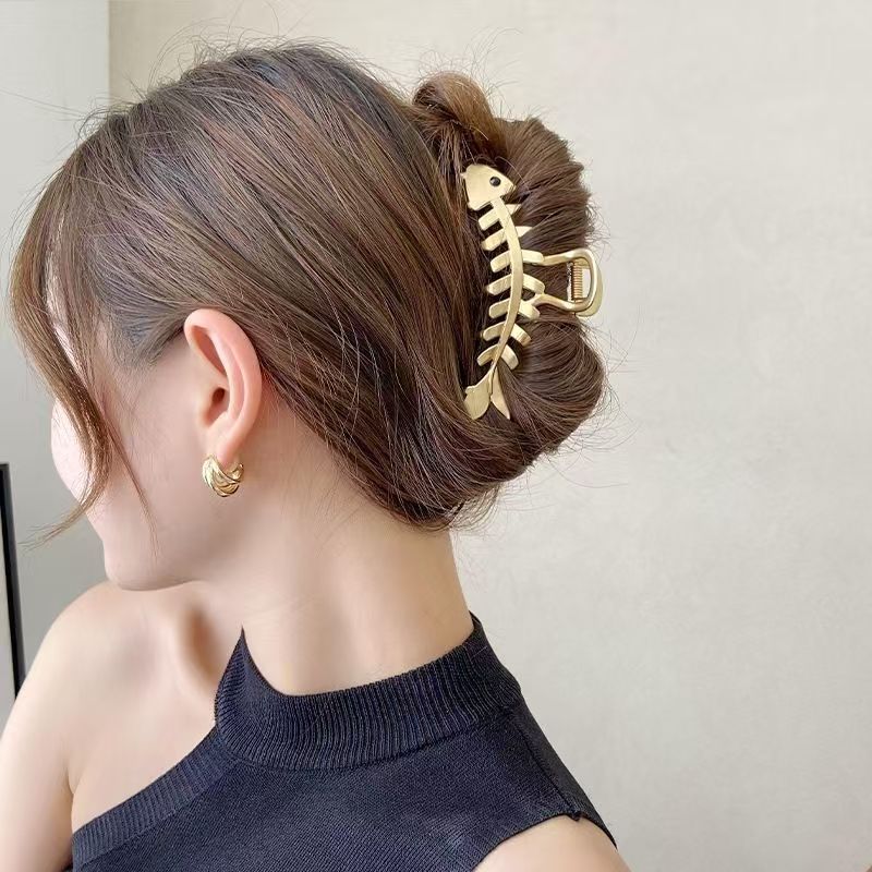 Metal Fishbone Hair Clip – Stylish Hair Accessory for Women - Image 3