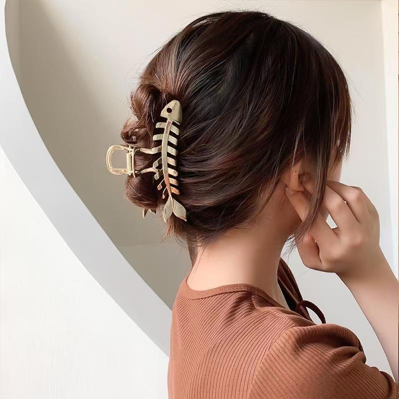 Metal Fishbone Hair Clip – Stylish Hair Accessory for Women - Image 4